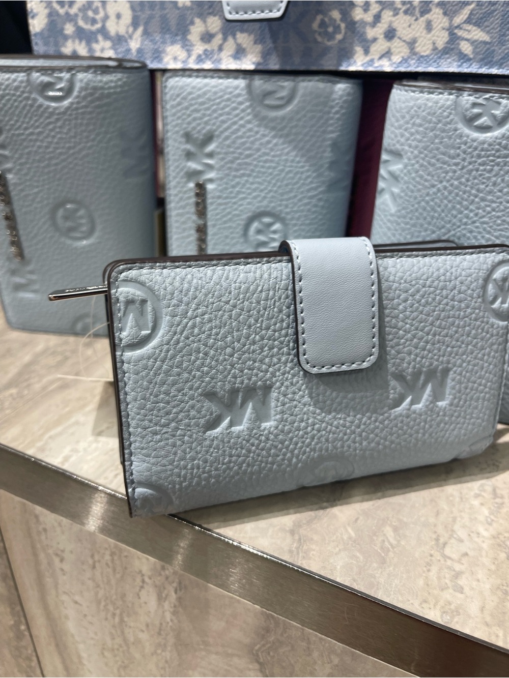 Michael Kors JST Md Logo Debossed Bifold Bilfold Compact Wallet
Pale Ocean
NWT - Picture 5 of 16